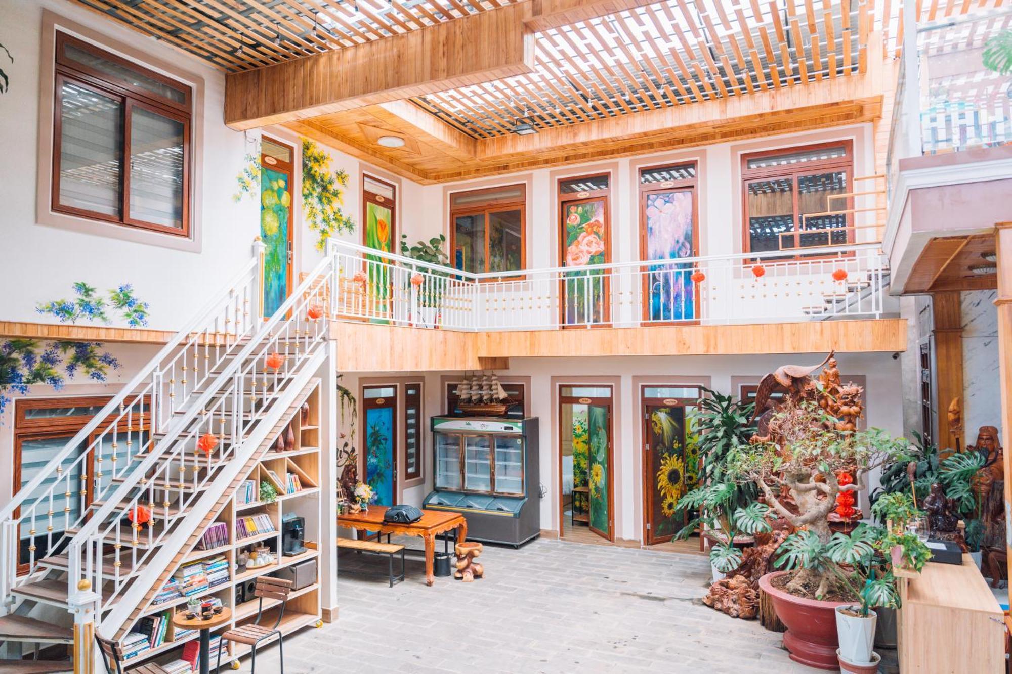 ホテル St House Dalat エクステリア 写真