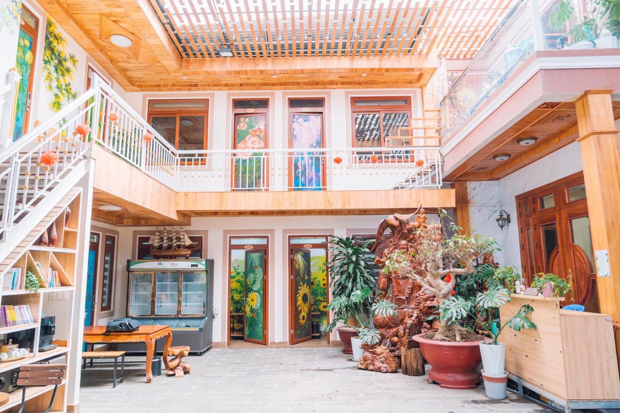 ホテル St House Dalat エクステリア 写真