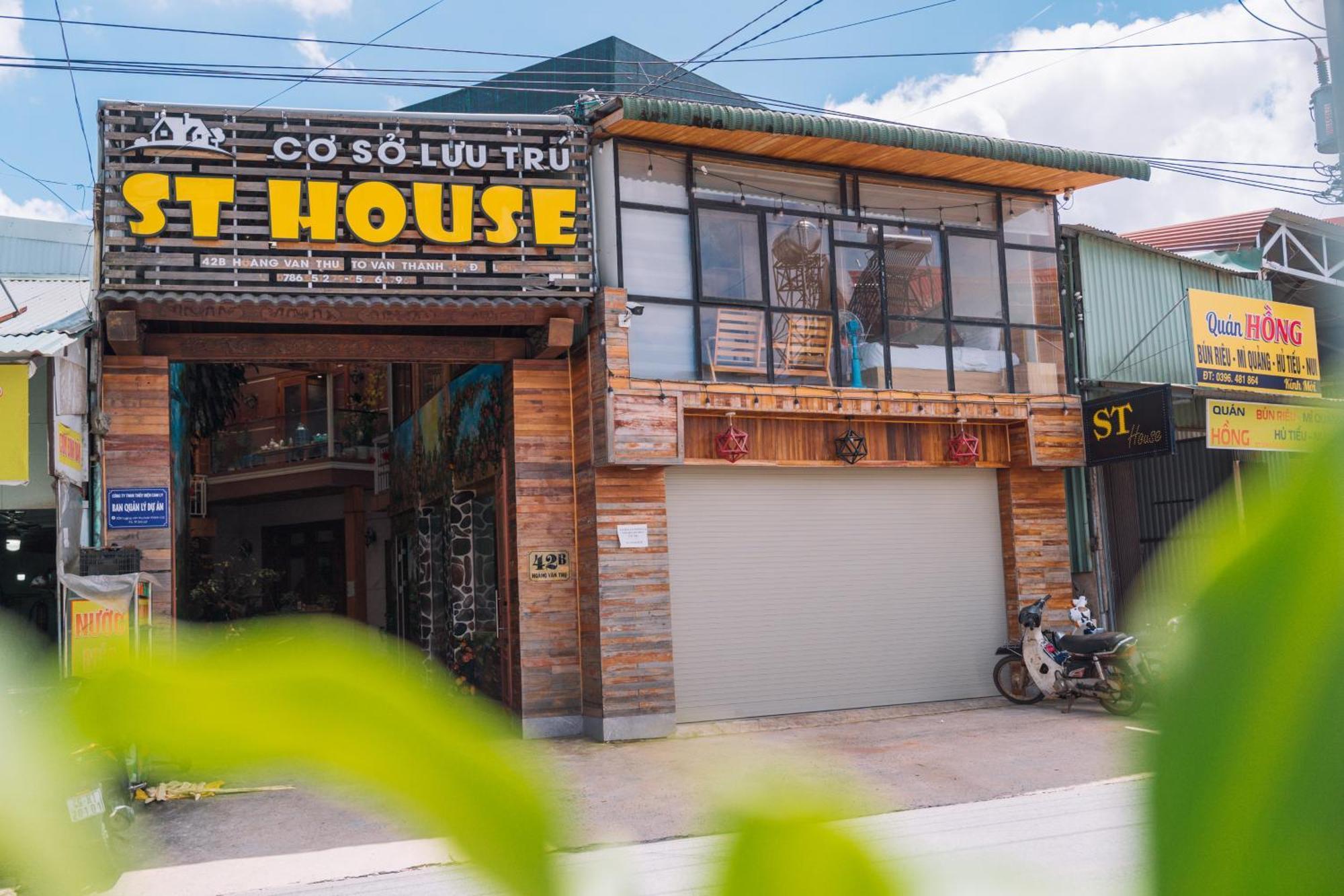 ホテル St House Dalat エクステリア 写真