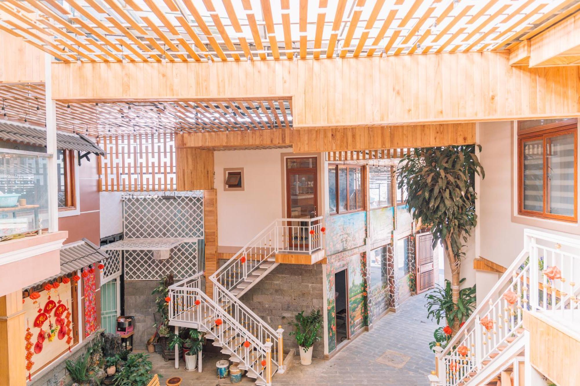 ホテル St House Dalat エクステリア 写真