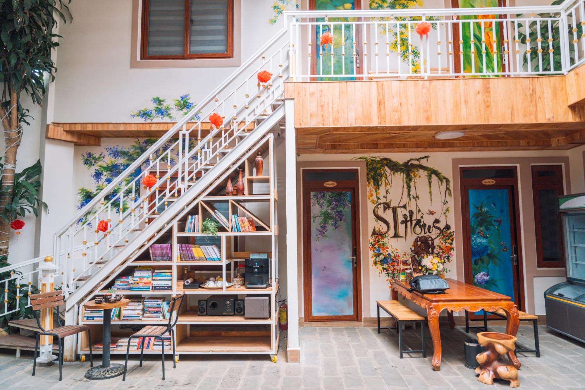 ホテル St House Dalat エクステリア 写真